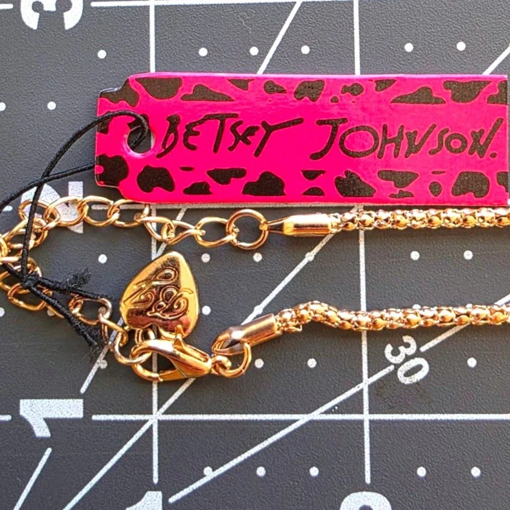 Betsey Johnson capture admiring